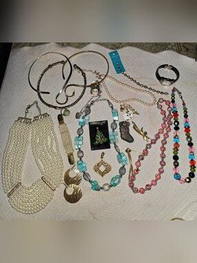 Mixed Lot Fashion Jewelry 18-19 Pcs